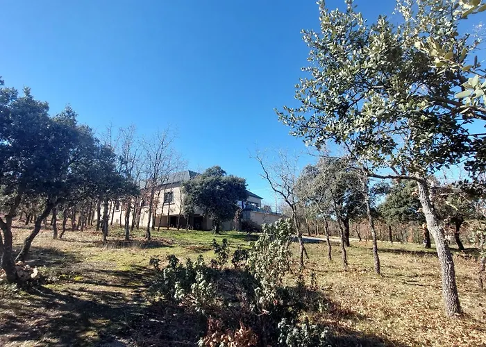 Villa La Lumbre: Encanto Con Piscina Todo El Ano Castillejo de Mesleón