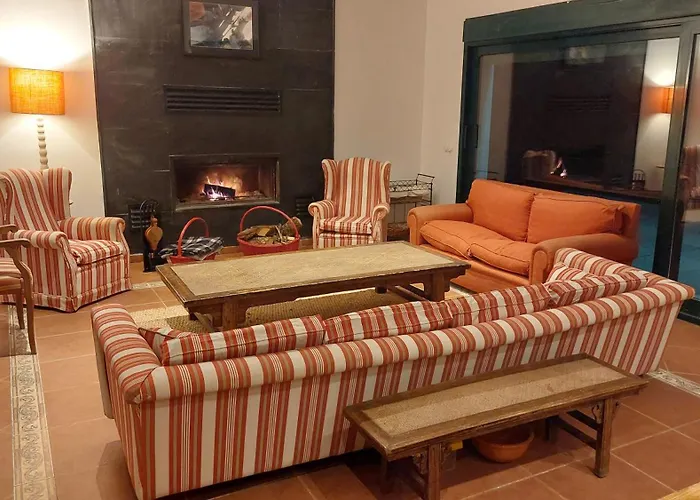 La Lumbre: Encanto Con Piscina Todo El Ano Villa Castillejo de Mesleón