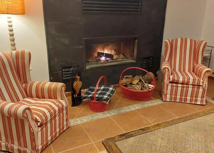 Villa La Lumbre: Encanto Con Piscina Todo El Ano Castillejo de Mesleón