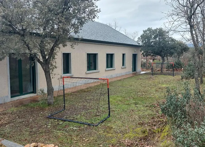 La Lumbre: Encanto Con Piscina Todo El Ano Castillejo de Mesleón